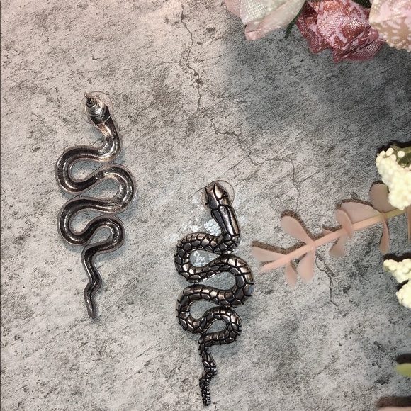 Snake Earring - Picture 2 of 4